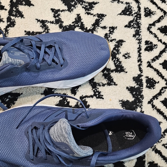 New Balance - Picture 4 of 9